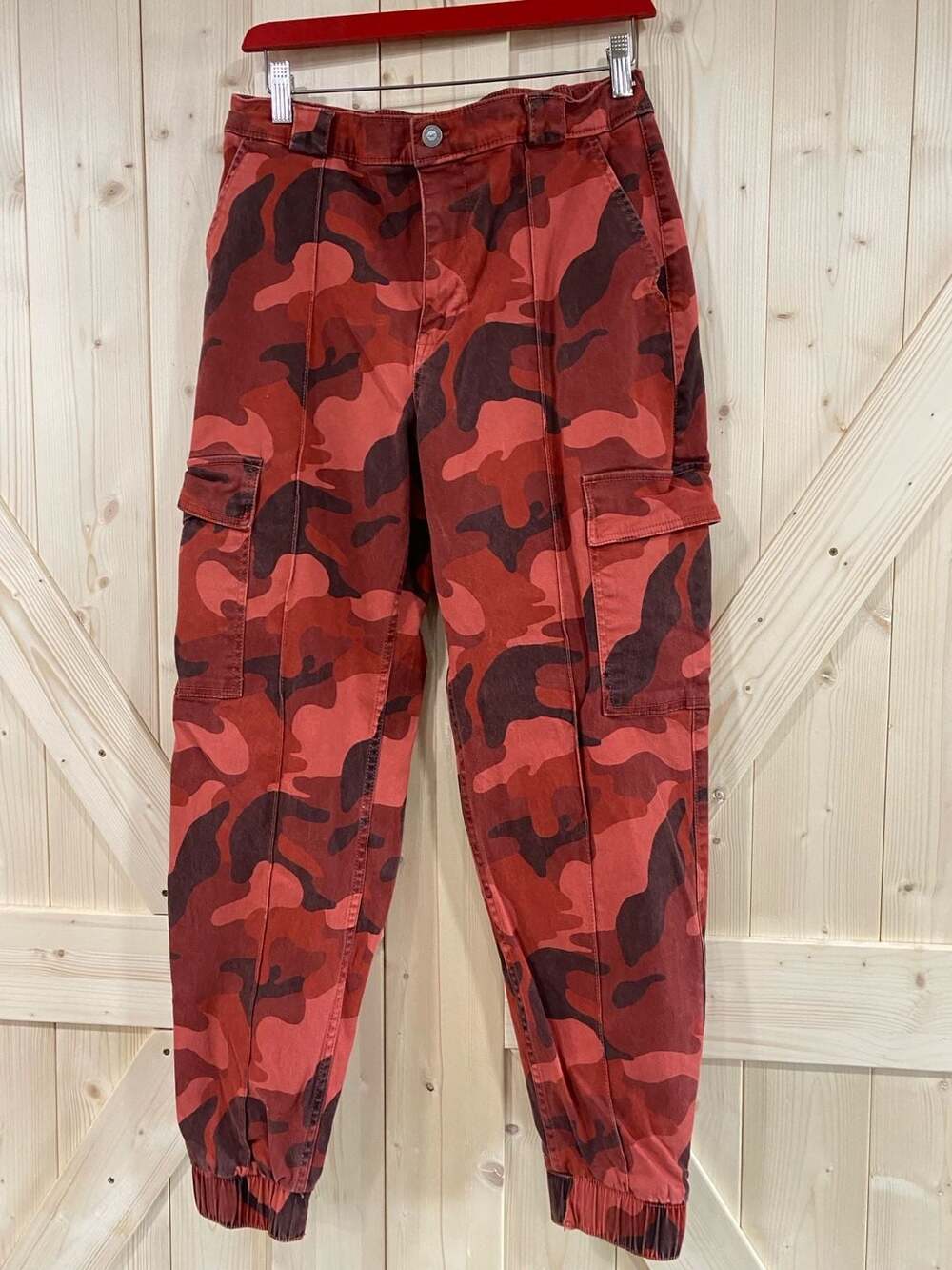 Hollister Ultra High-Rise Red Camo Cargo Jogger Pants size large
